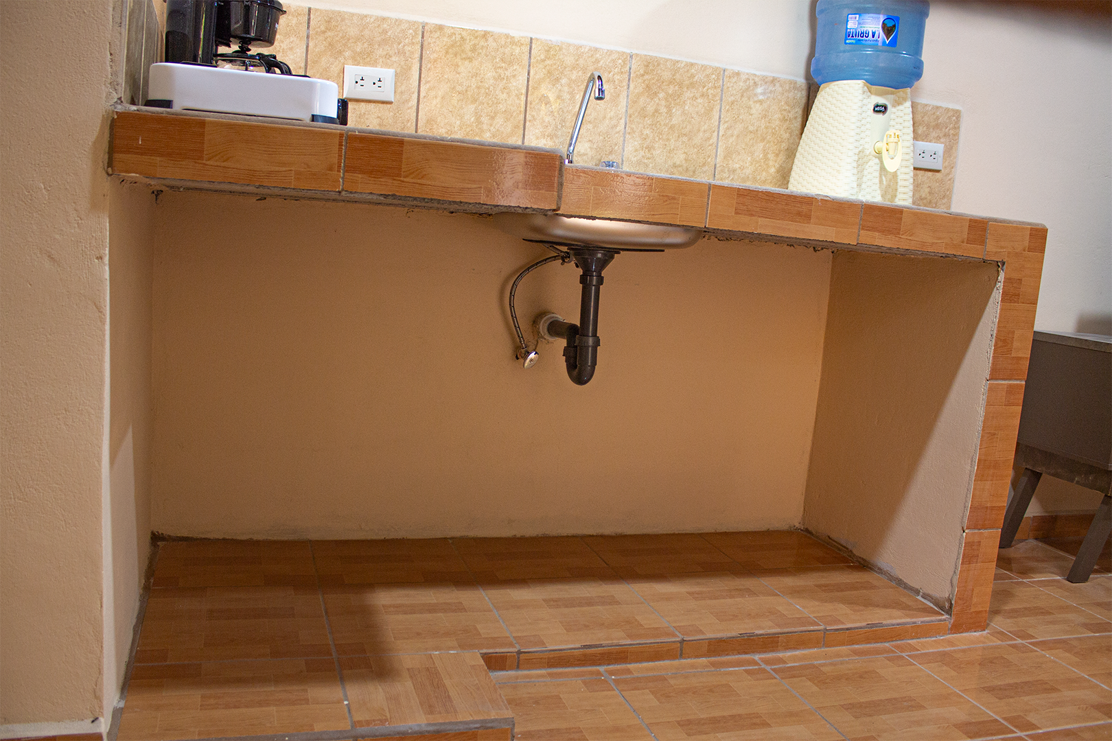 Modern, Safe, and Centrally Located New Apartment #6