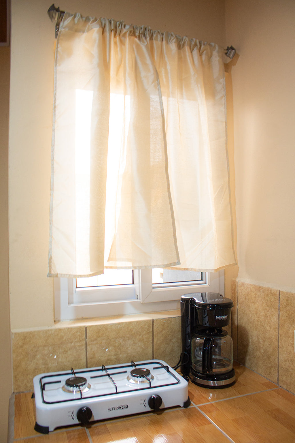 Modern, Safe, and Centrally Located New Apartment #6