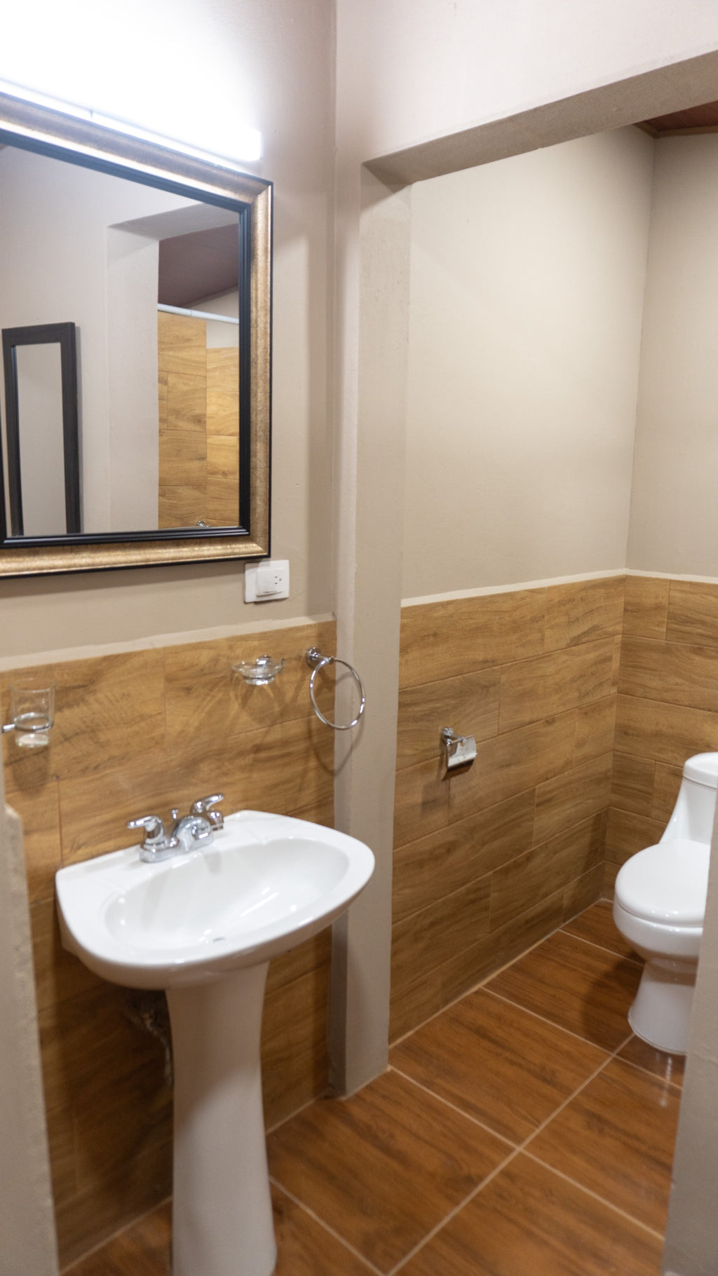 Moderno, Nuevo Y Lujoso Apartamento de 1 Habitación
